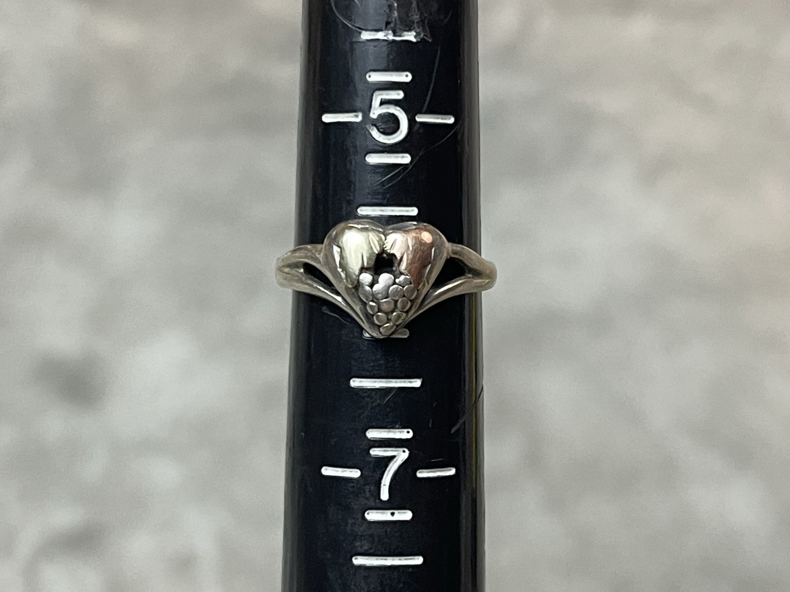 VTG 925 & 10k Black Hills Gold Ring Leaves Grapes Size 6 ! 3.2 Grams !!