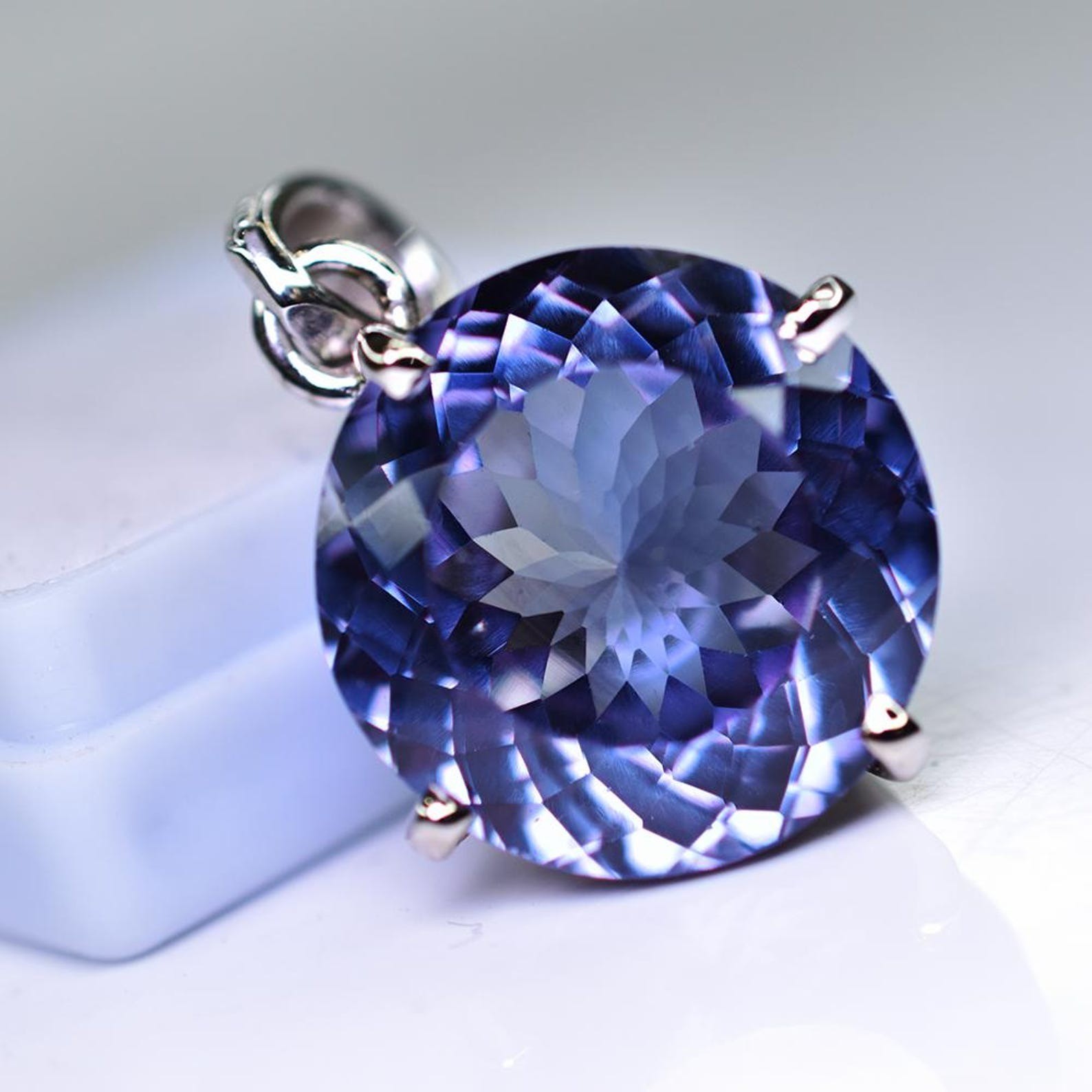 Natural 36.20 CT Color Change Alexandrite Certified Gemstone Pendant 925 Silver