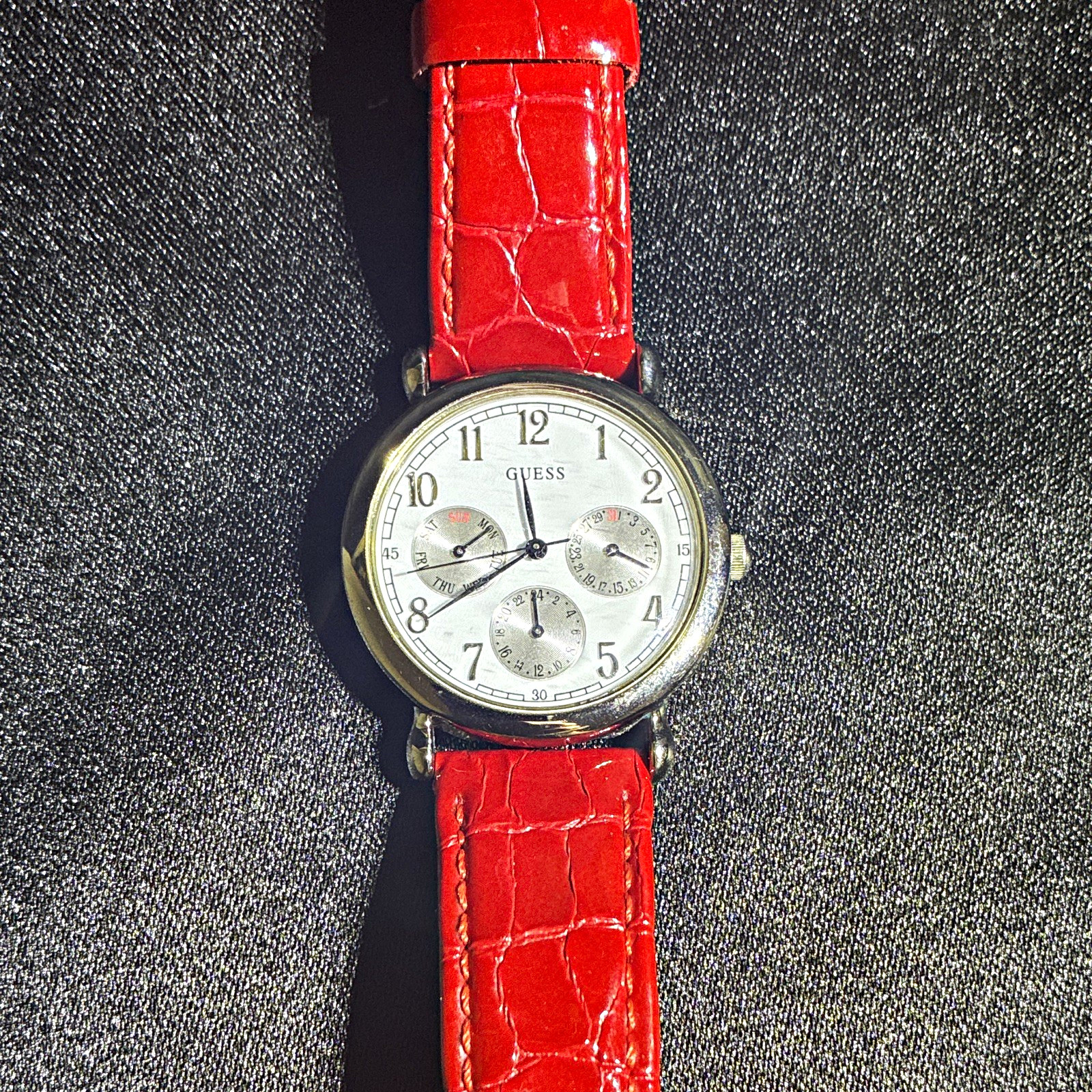 GUESS G65174L Women’s Quartz Analog Watch White Dial Red Leather Strap Day/Date