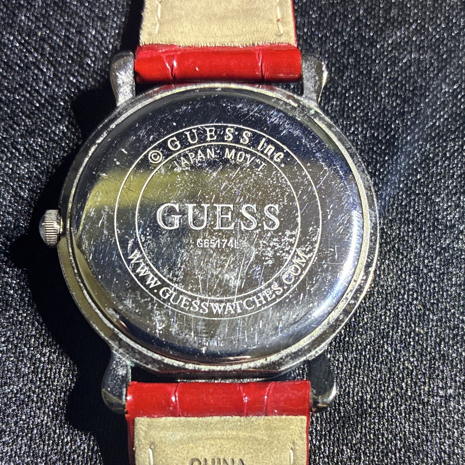 GUESS G65174L Women’s Quartz Analog Watch White Dial Red Leather Strap Day/Date