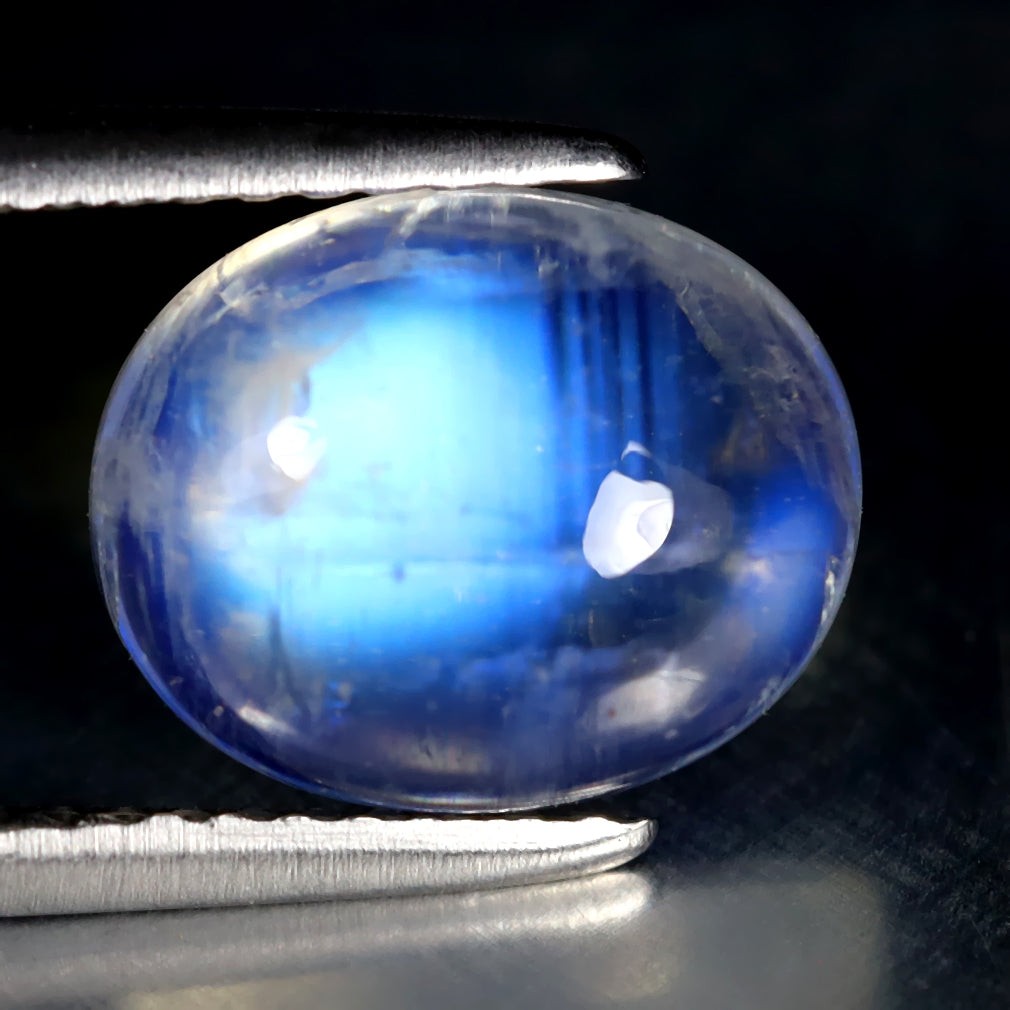 2.71 ct Supreme Oval Cabochon (9.99 x 8.10 mm) Natural Rainbow Blue Moonstone