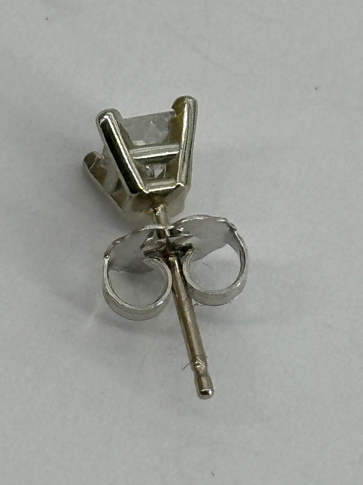 14KT White Gold Single Diamond Stud Earring 0.5g