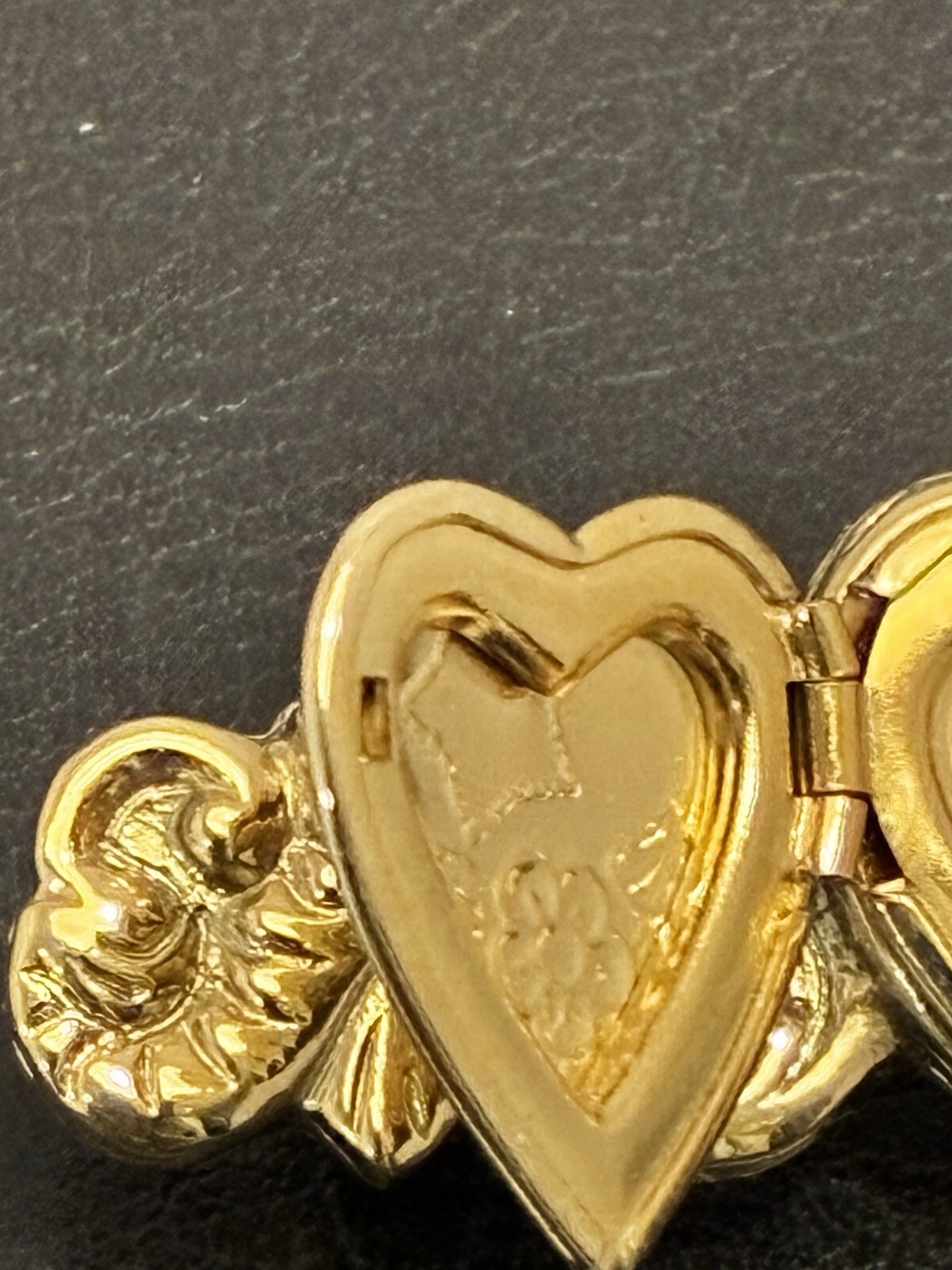 Vintage 1928 Jewelry Co Gold Tone Heart Locket Bar Pin Brooch Photo Holder 80s