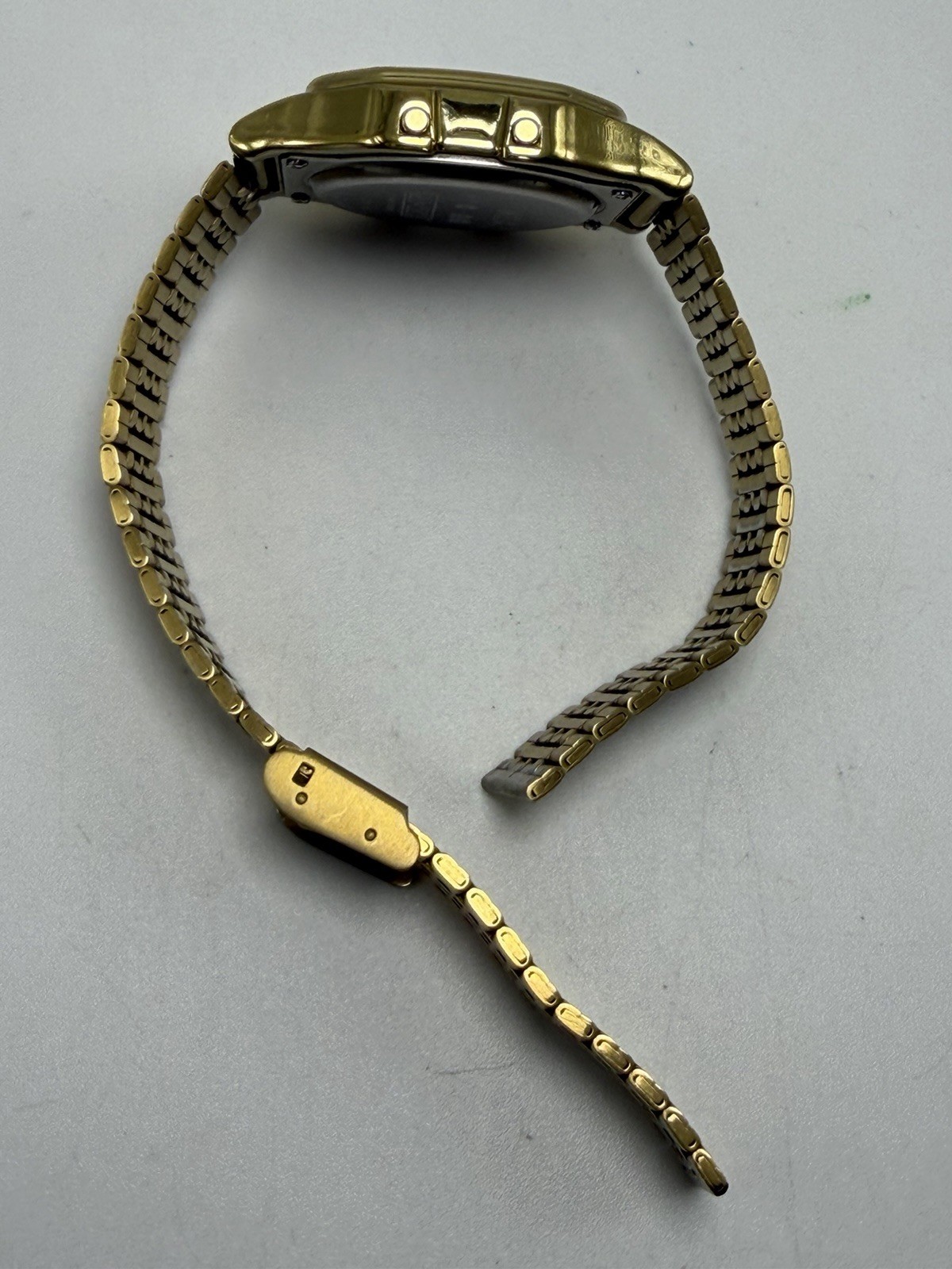 Broken Band Timex x Pacman tw2u32000 New Battery 35MM Digital Gold Tone M555