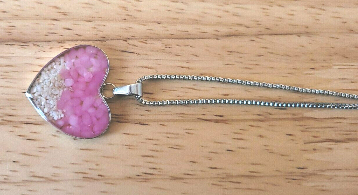 💖PINK PEBBLES WITH WHITE SAND HEART SHAPED PENDANT AND NECKLACE