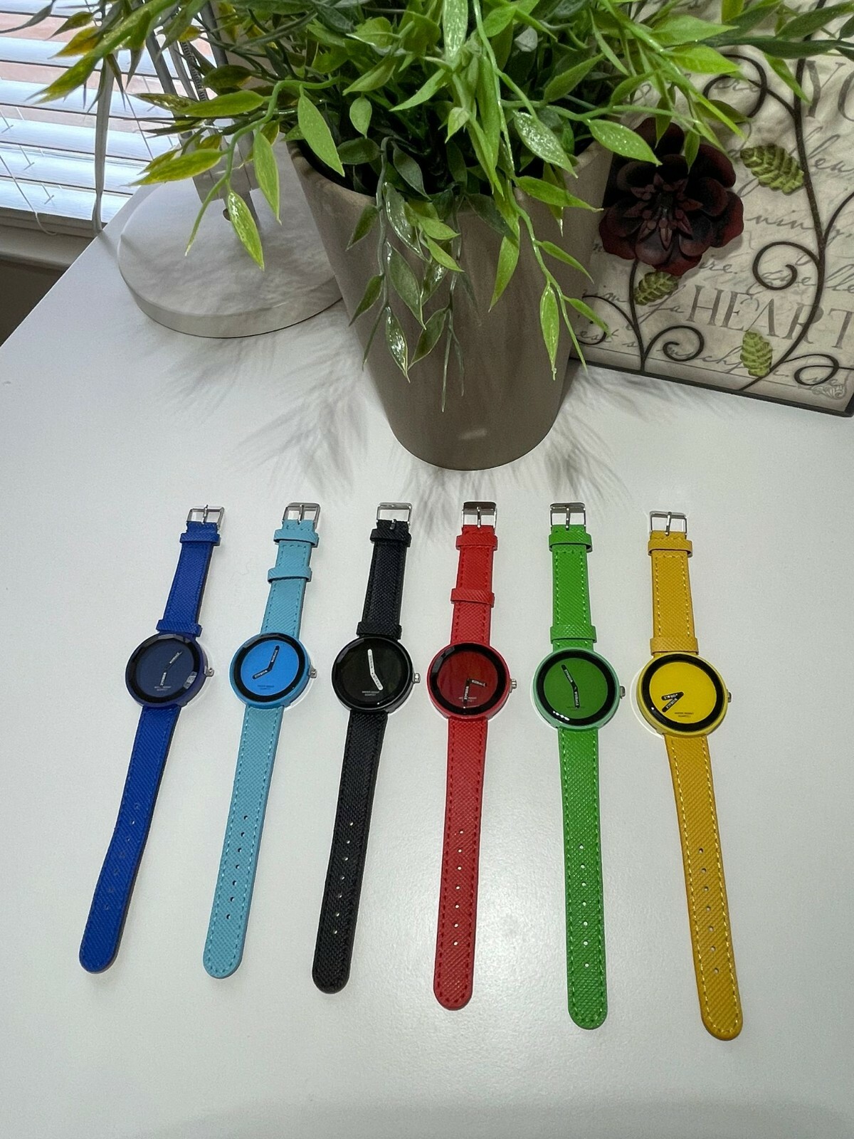 Women Wristwatches Candy Color Numberless Design Sports Quartz Fashion Watch