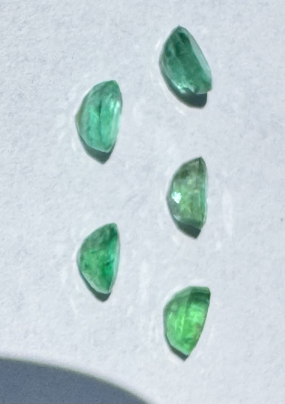 Natural 5 Beautiful Green Emeralds natural 1.06 CTs 4.2by3.2mm Oval