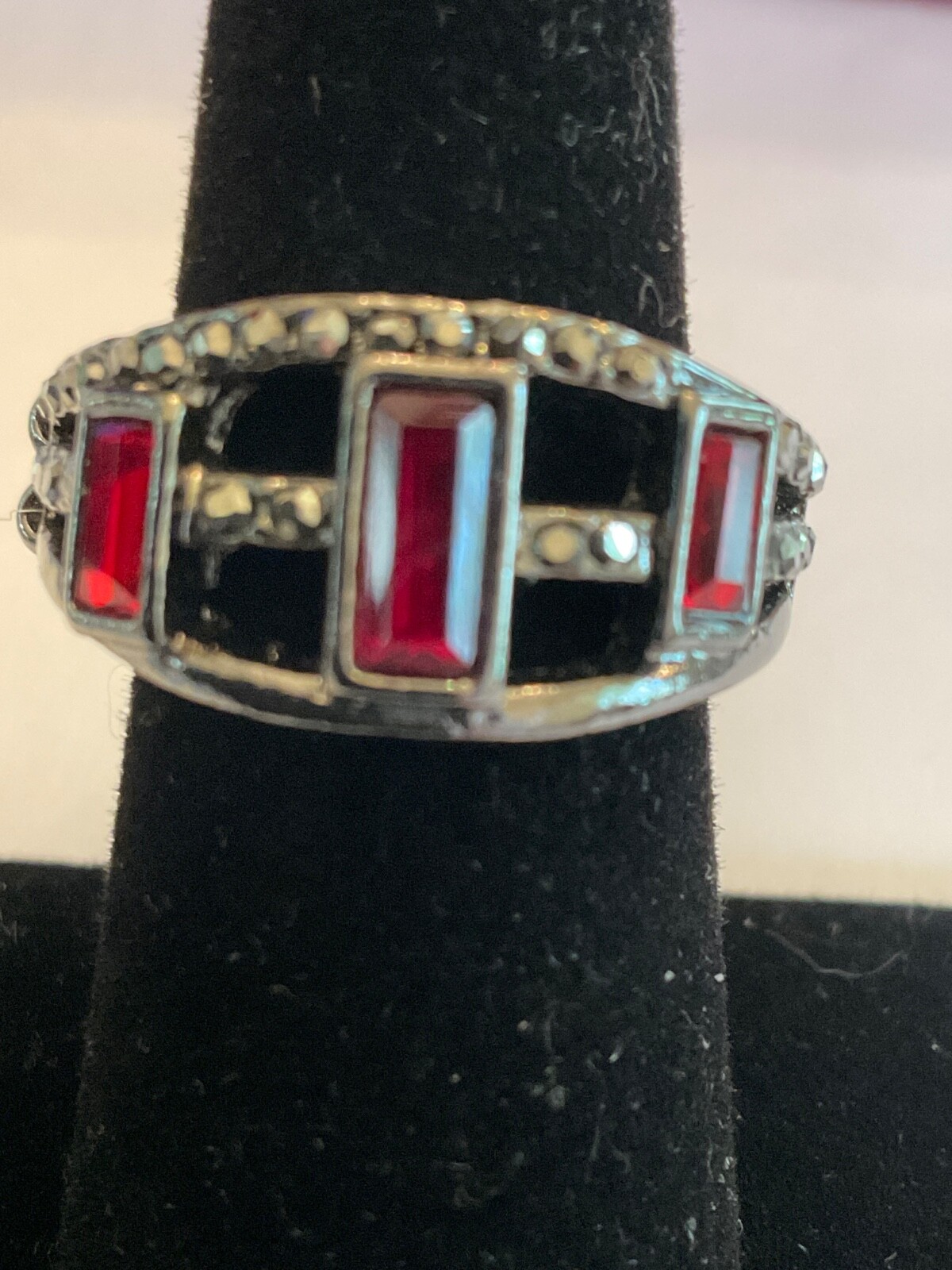 Metal 3 Red Glass Stone Stretch Band Ring