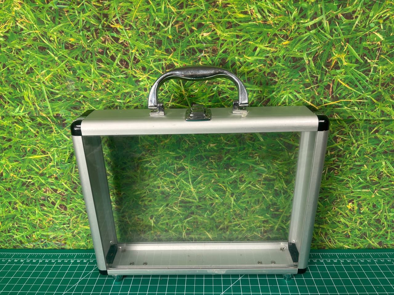 PORTABLE CLEAR ACRYLIC DISPLAY STORAGE CASE ALUMINUM FRAME BRIEFCASE
