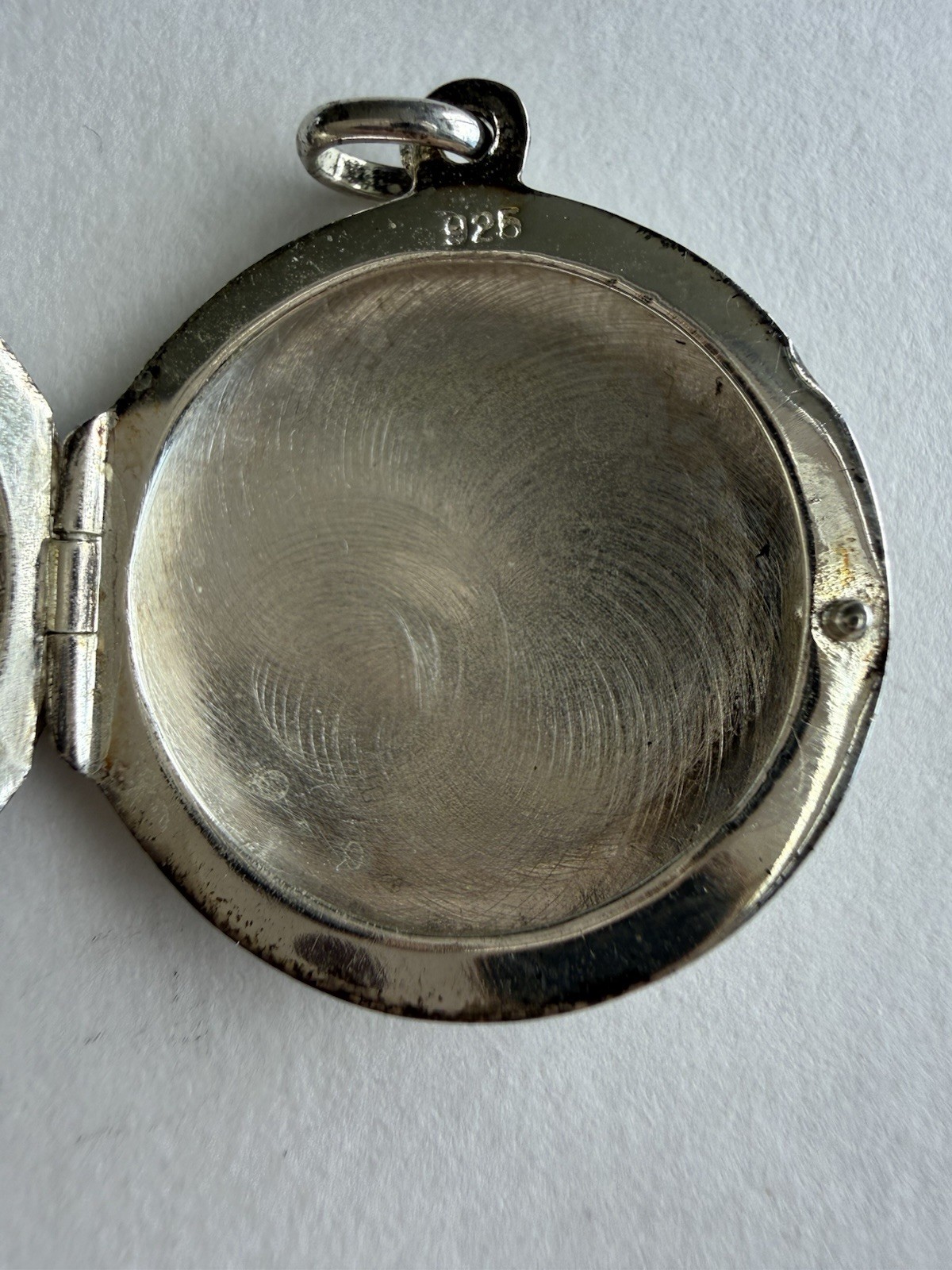 Vintage 925 Sterling Silver Round Floral Locket Pendant Engraved Photo Holder