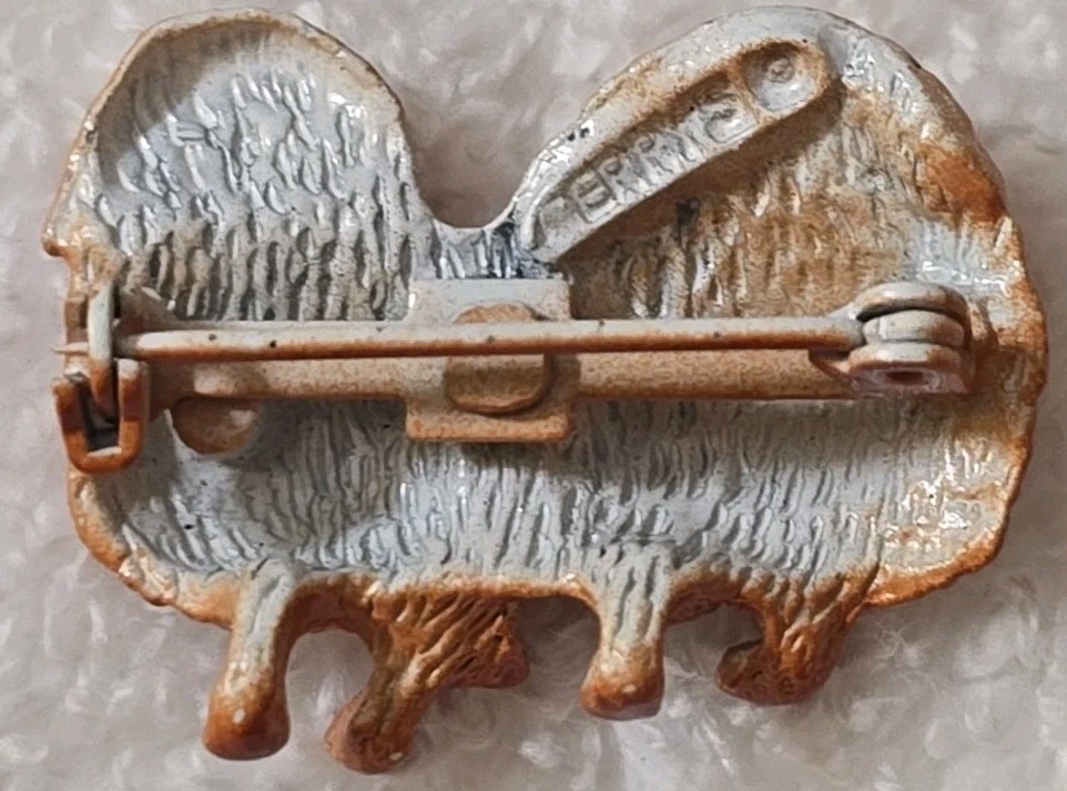 Vintage Gerry’s Brown Enamel Pekingese Dog Brooch Pin Rhinestone Eyes (PINS1A1)