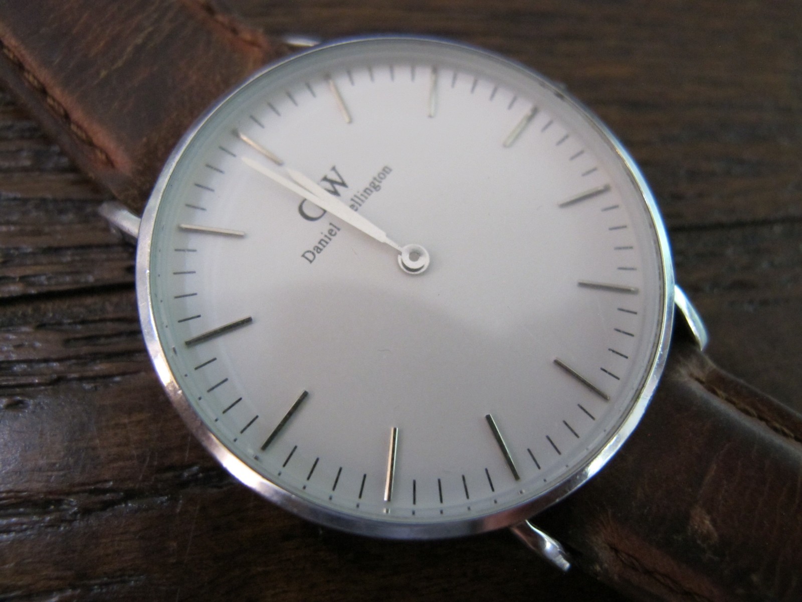 Daniel Wellington Classic Watch 40mm 3ATM Brown Leather Band Silver Case B36S14