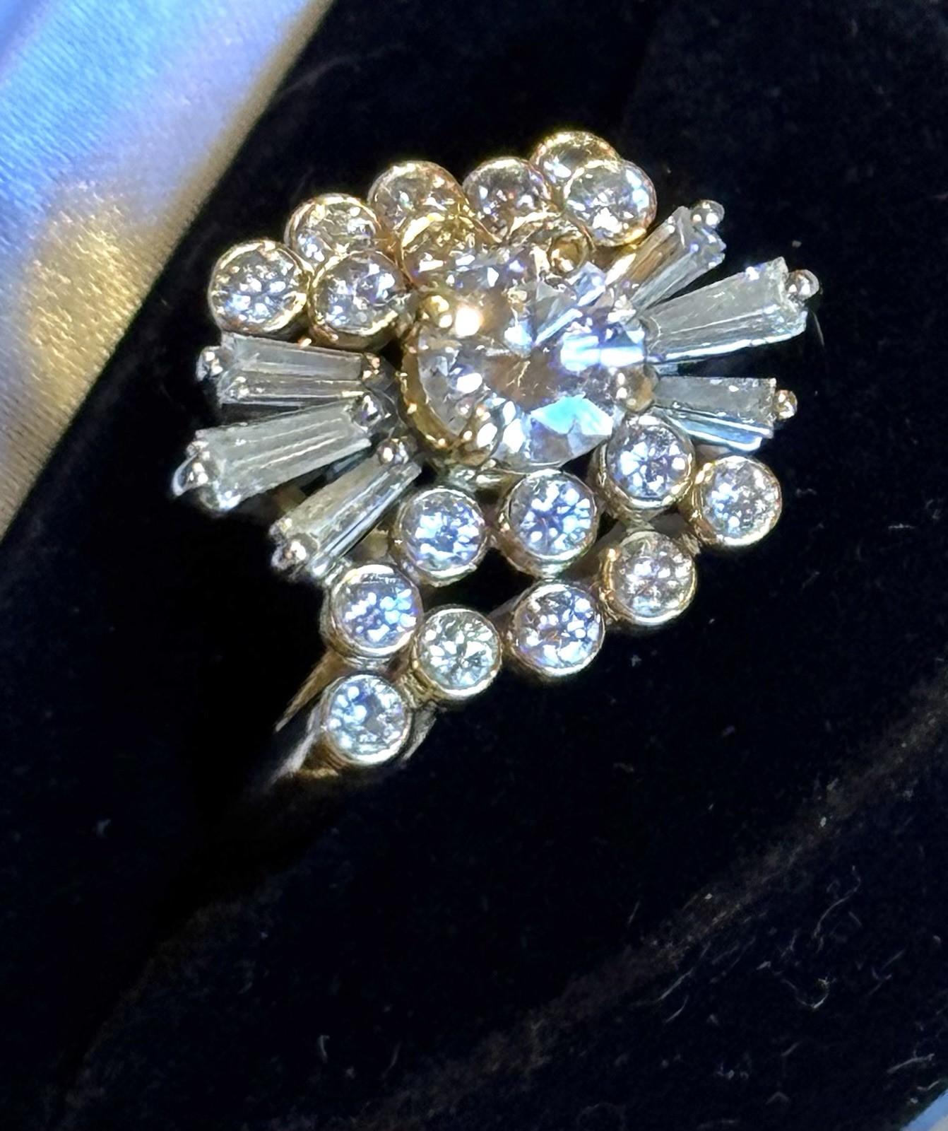 VTG 18K 6.7 Gr YELLOW /WHITE DIAMOND COCKTAIL RING 1.74 ct TW Sz ( Ring Sz 4.25
