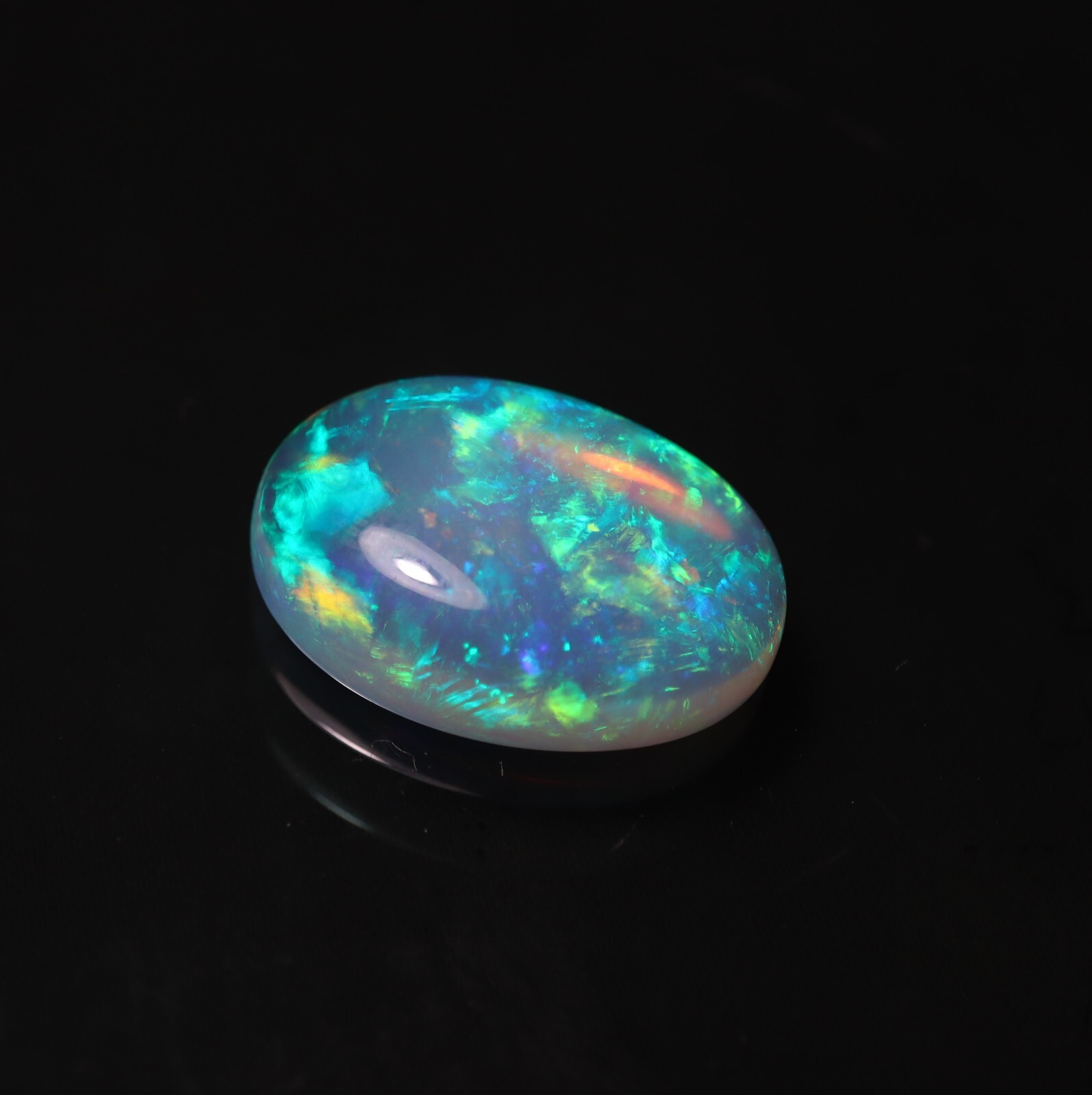12.1 Ct 21.3×15.4 MM Natural AAA+ Multi Flashy Fire Ethiopian Opal Oval Cabochon