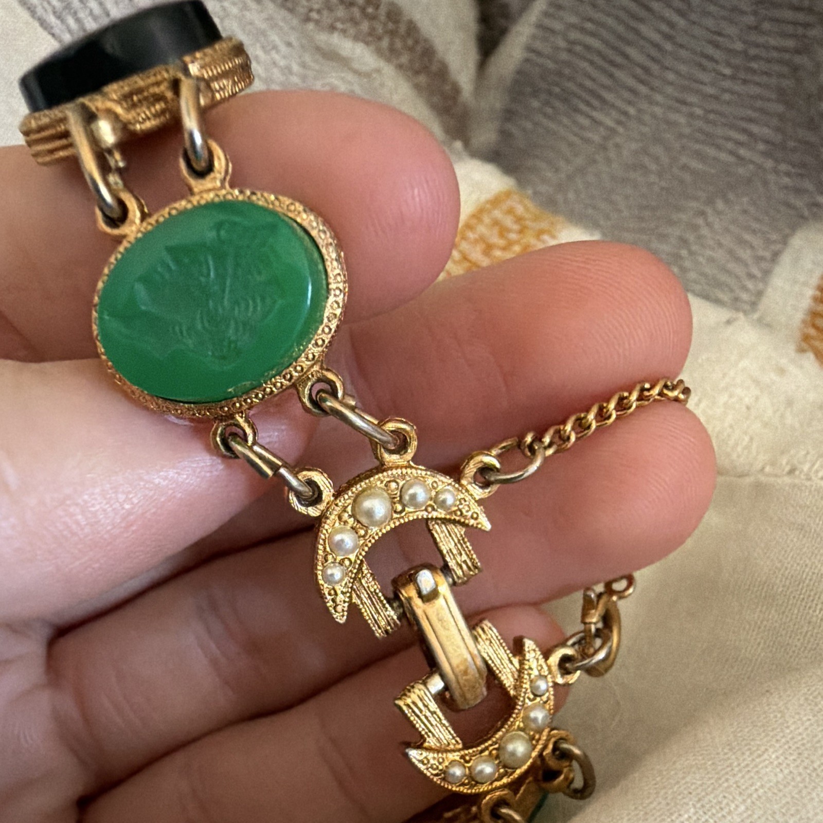Vintage Gold Cable Link Toggle Bracelet w/ Oval Green & Black Cameo Cabochons