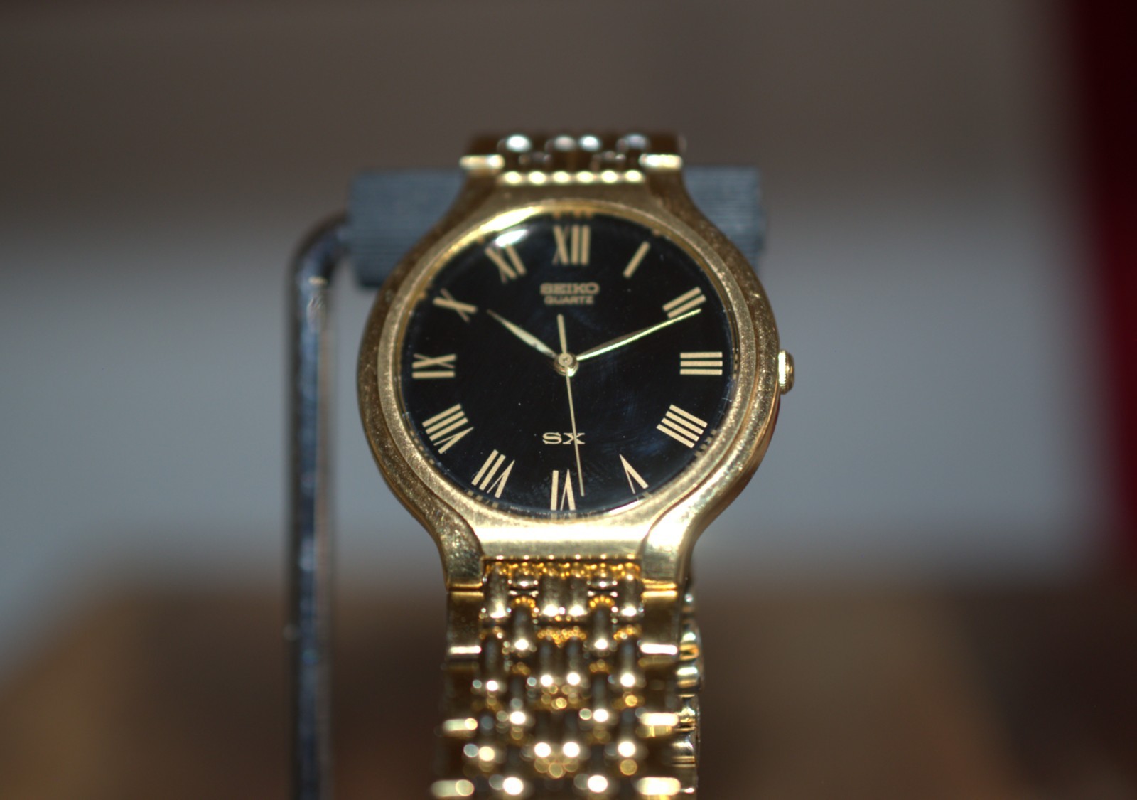Vintage Seiko SX V701-6K00 – 33mm – Roman Numerals – Black Dial – Quartz 1992