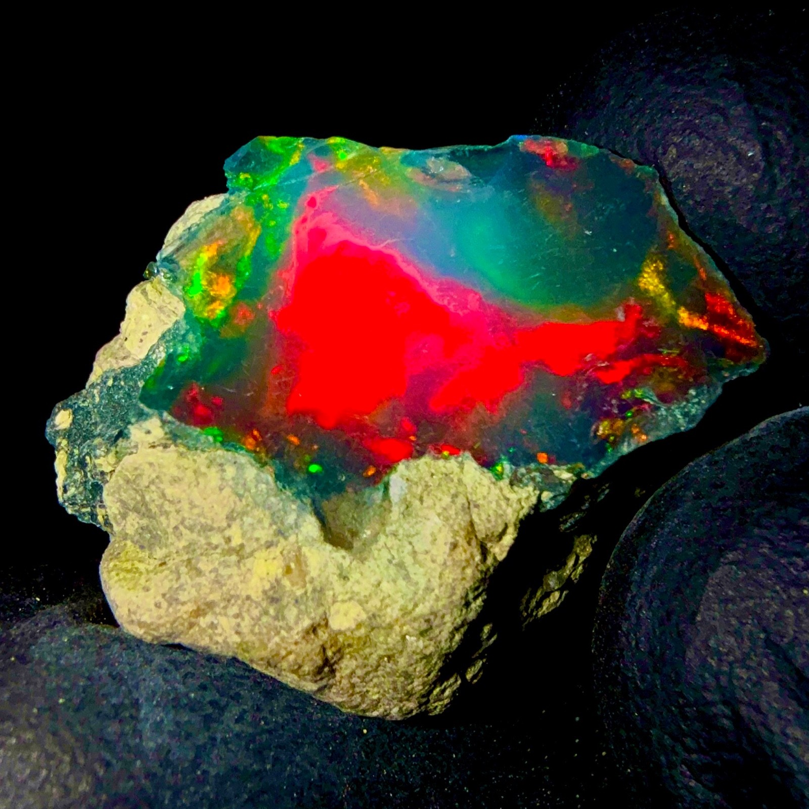 Opal, Natural Fire Ethiopian opal rough, Black Dry opal gemstone 13 Ct 21×18 mm