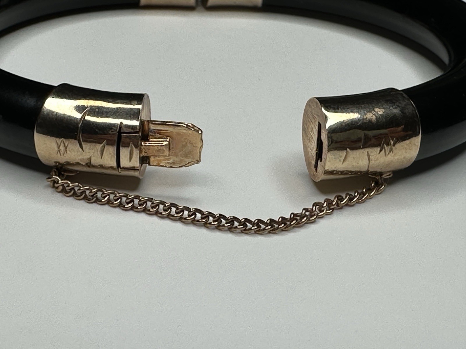 Vintage Black Jade or Onyx Hinged Gold Tone Bangle Bracelet w/ Push Lock /Chain