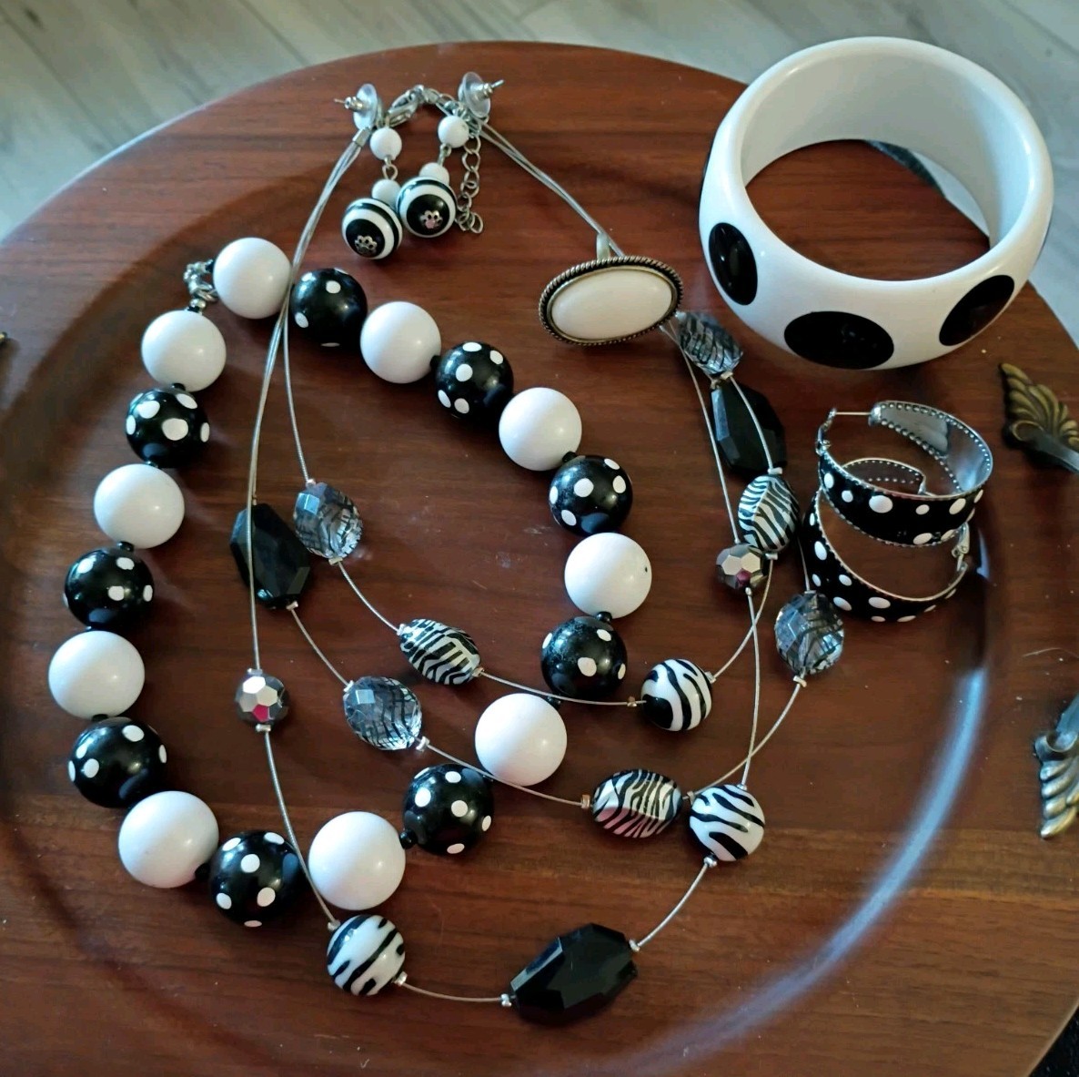 VTG Jewelry Lot Black & White/ Mix & Match Necklace-Brclts-Earrngs-Ring 6 Pcs