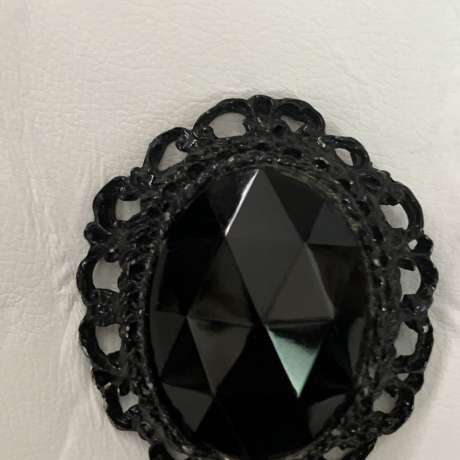 Black Oval Cabochon Teardrop Dangle Brooch Pin, jet black,Metal/pendent.