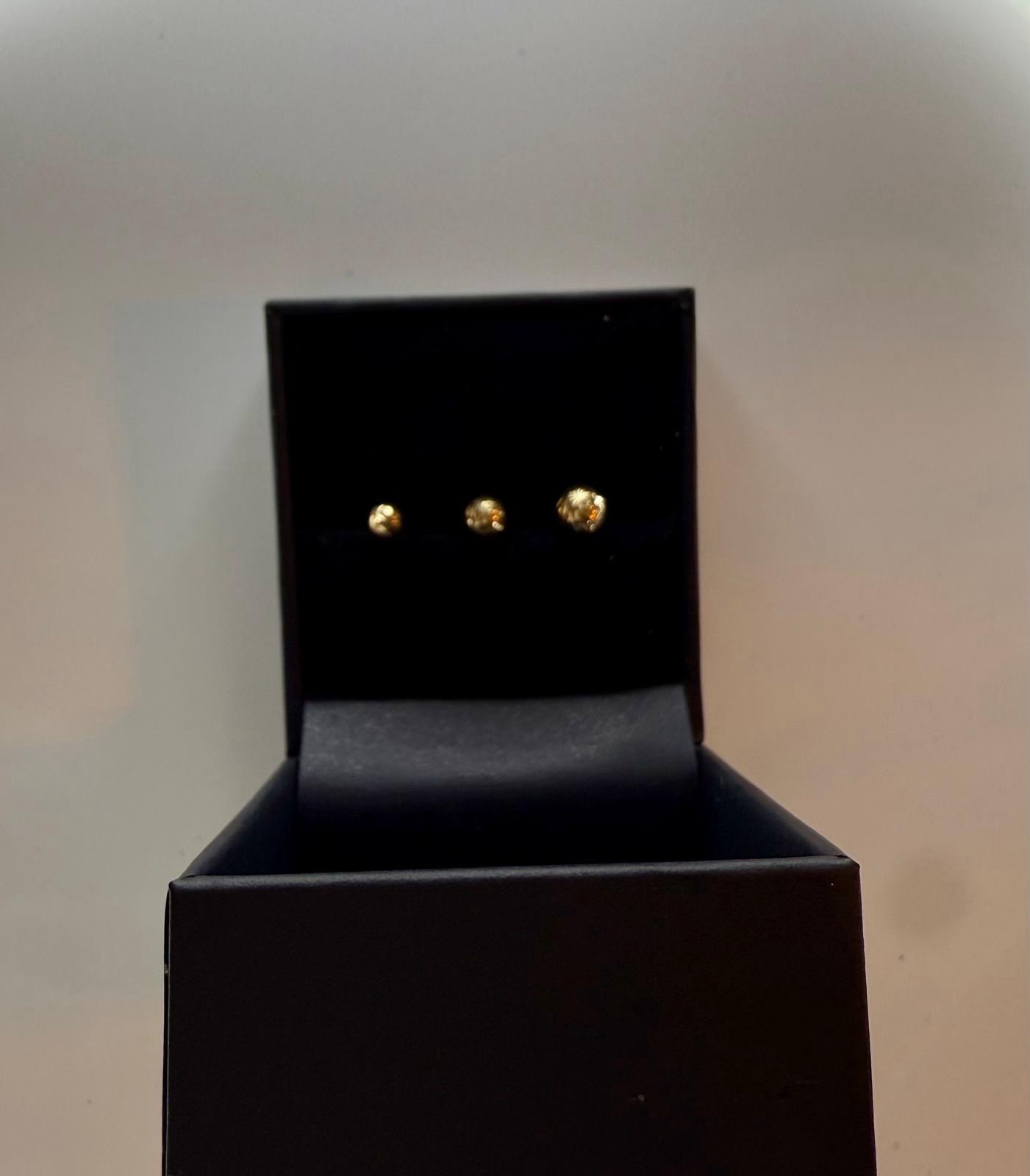 18k Gold Small Sphere Stud Earrings – Solid Gold – 0.5g