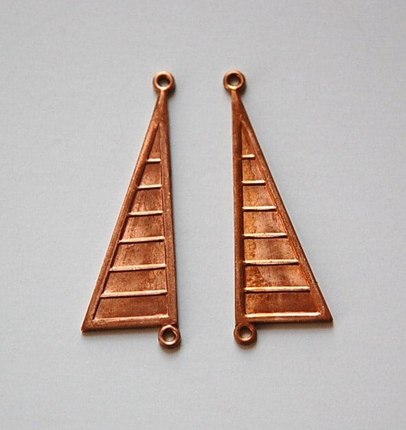 Raw Brass Tapered Triangle Connector Drops mtl325
