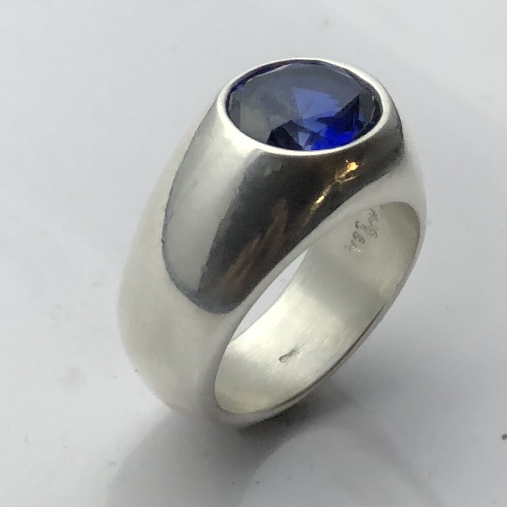 MJG STERLING SILVER MEN’S RING. 12 X 10mm FACETED LAB BLUE SAPPHIRE. SZ 9 3/4