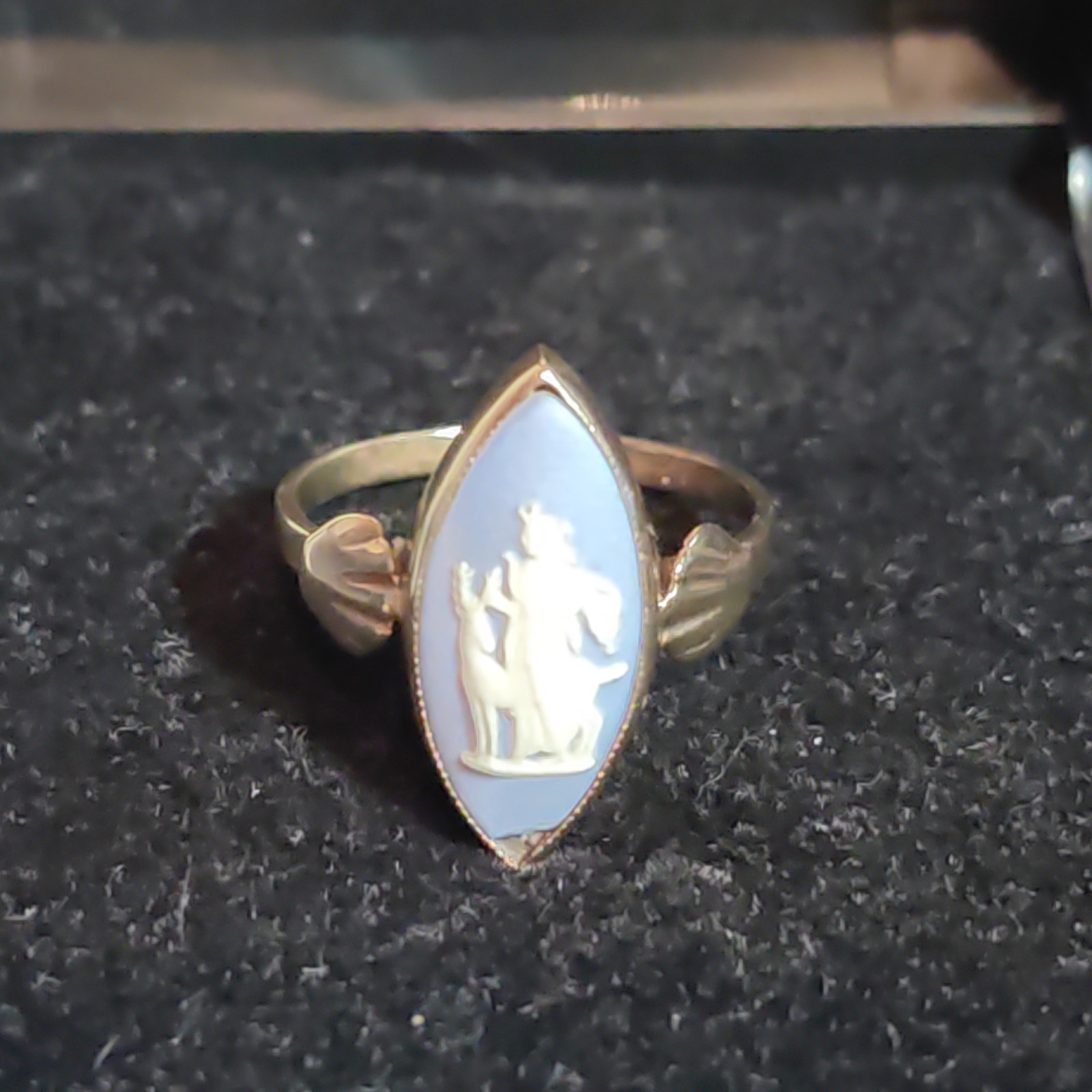 9ct Gold Ring Wedgwood Blue Jasperware size N1/2 1.97g