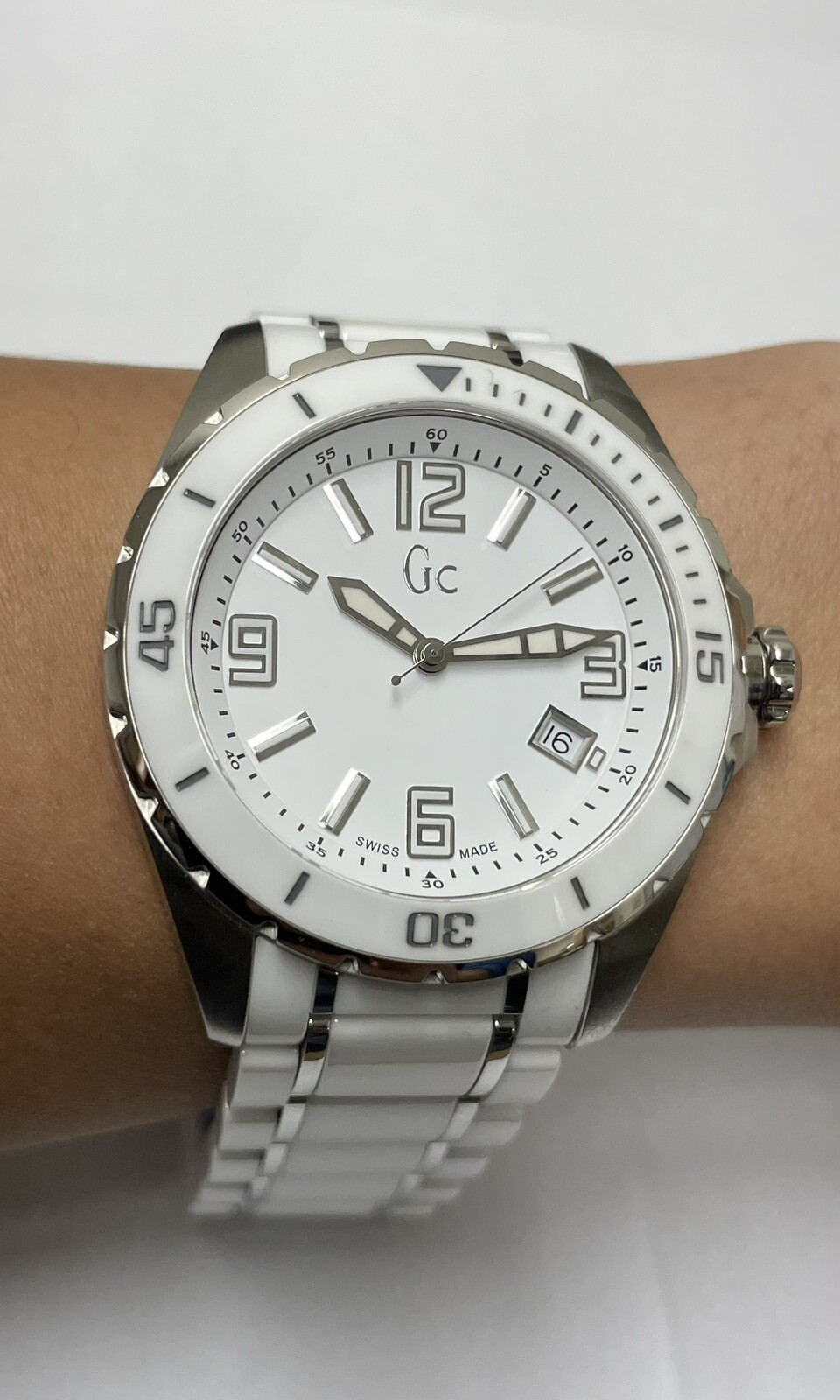 Guess Collection Women’s XL Swiss White CERAMIC MEN’S WATCH Unisex 44mm X85009G1