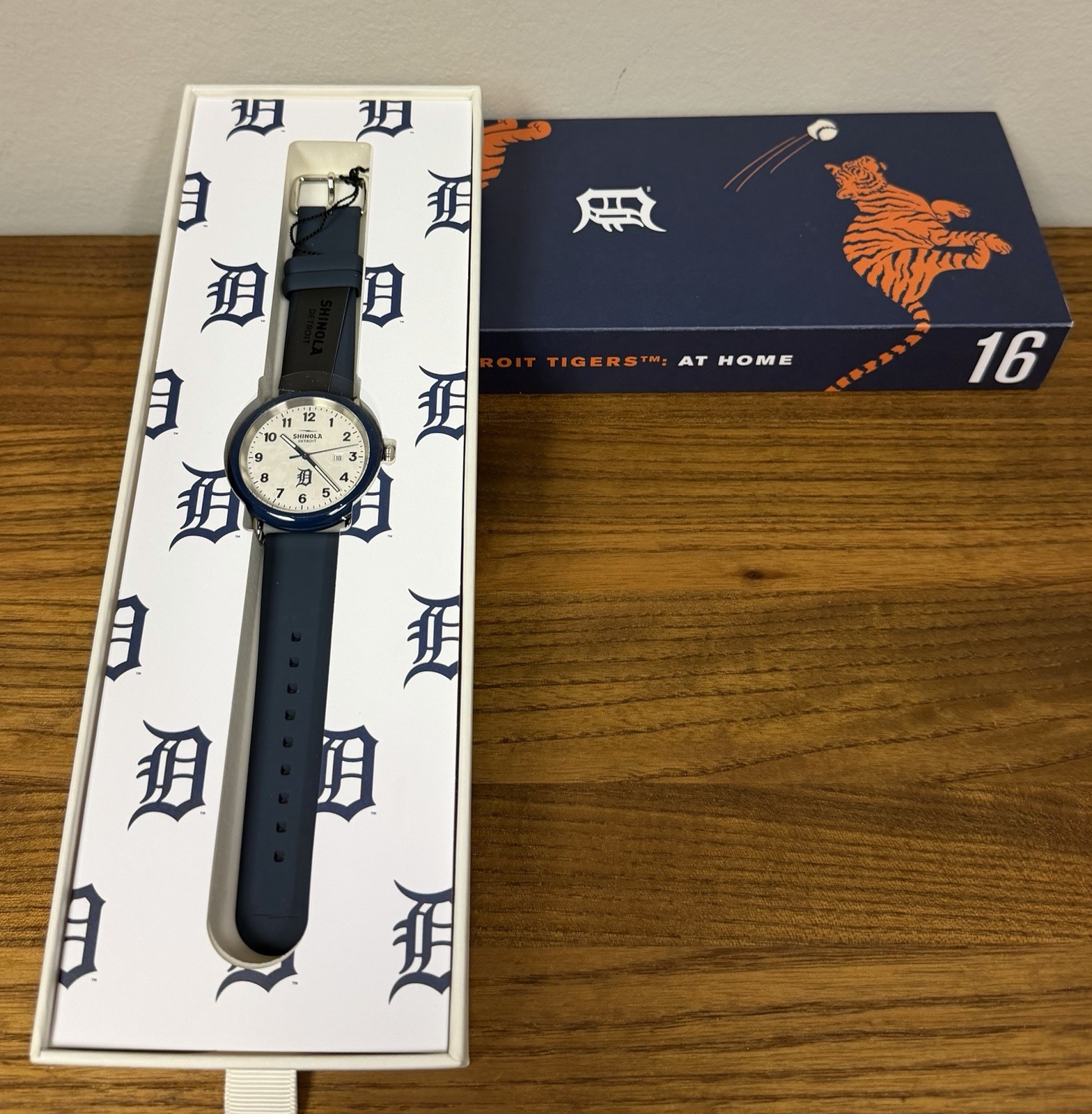Shinola Detrola Watch ( Detroit Tigers At Home 16)