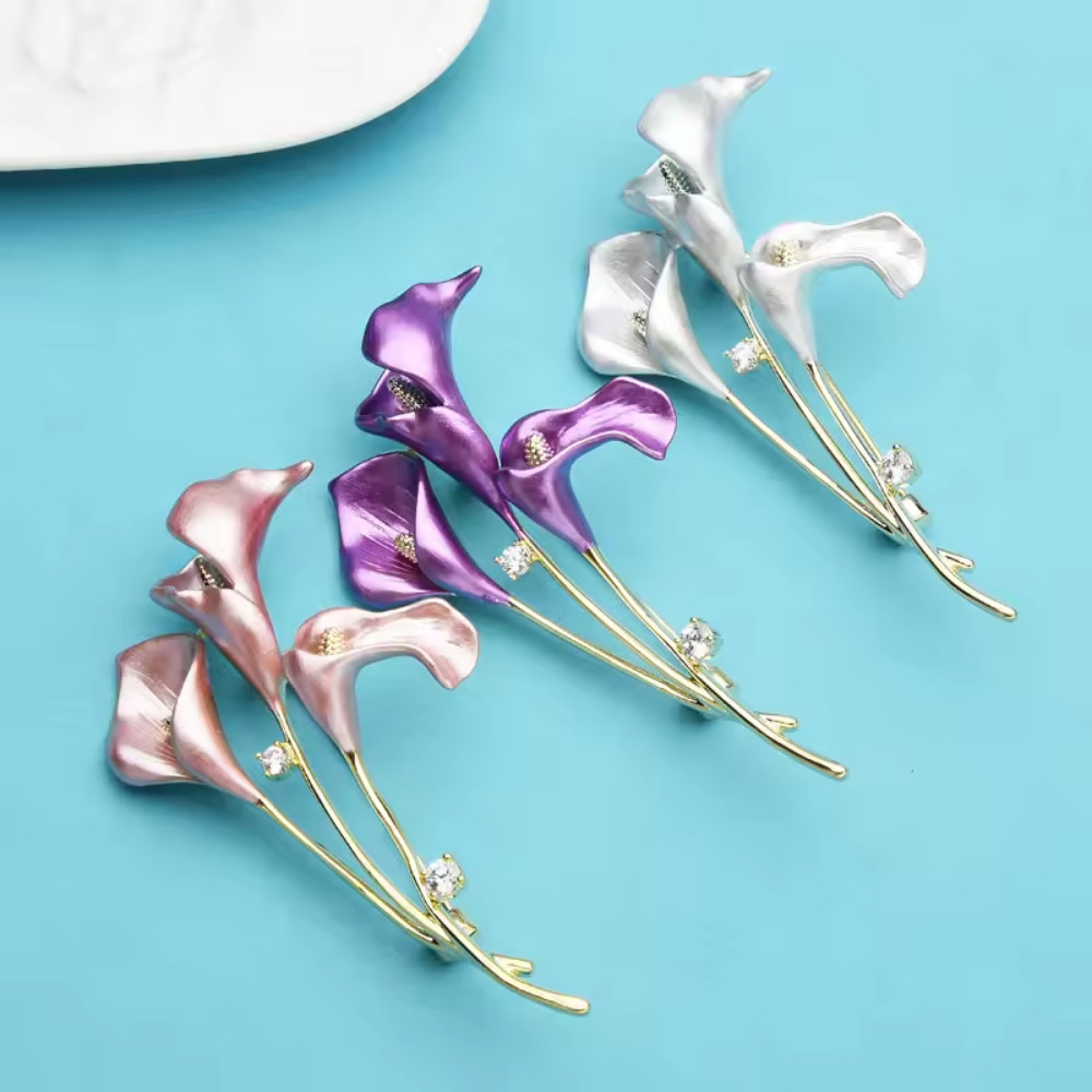 Sparkly Rhinestone White Lily Flower Brooch Pin – Gold Spring Summer JewelryGift