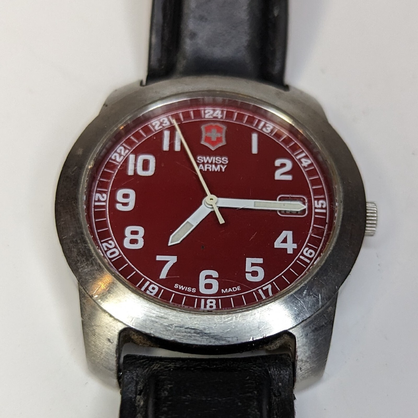 Victorinox Swiss Army Garrison Field Watch Red Dial 241083 Need New Battery