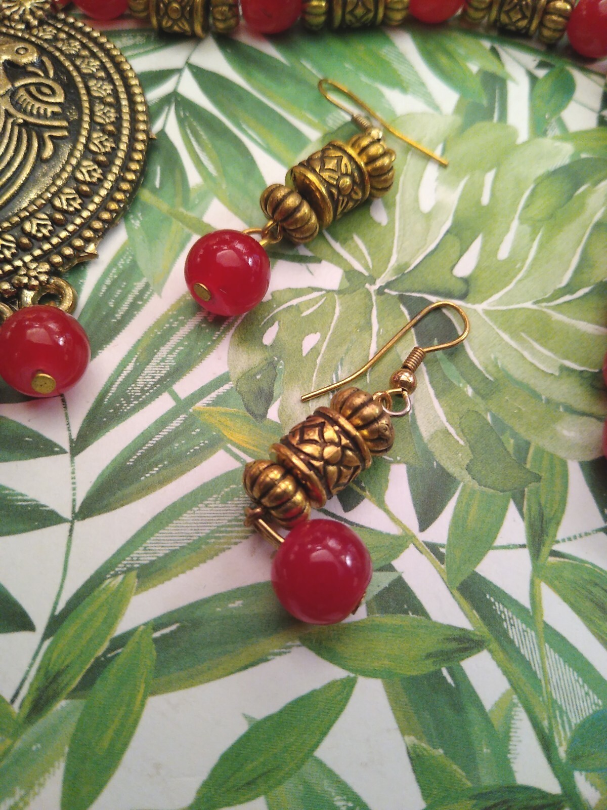 Red Agate Gemstone GANESH Necklace AND Earrings (Bird Motif) Beaded, Gold Tone!