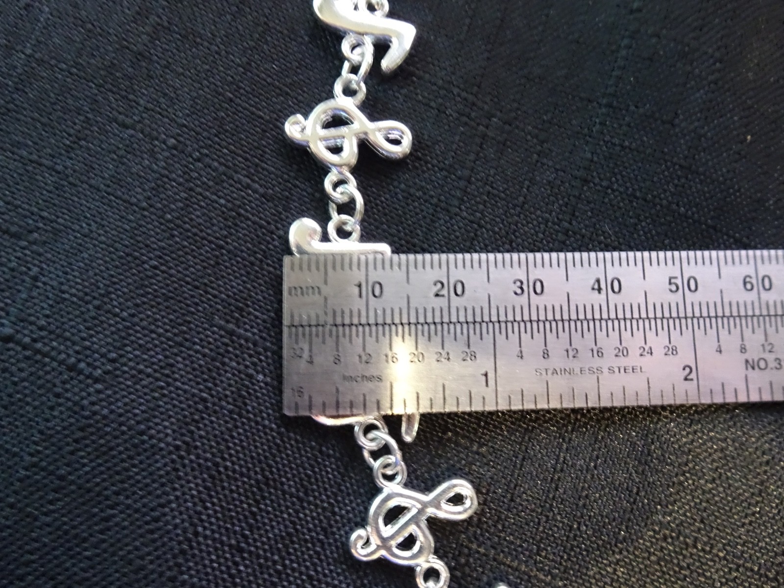 # 484–MUSICL NOTES STERLING SILVER CHARM BRACELET–925–VERY NICE