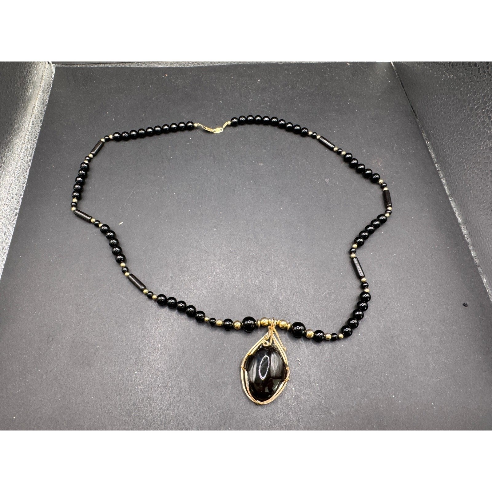 Vintage Stamped 14k Gold Filled Black Onyx Oval Pendant Beaded Necklace 23.5″