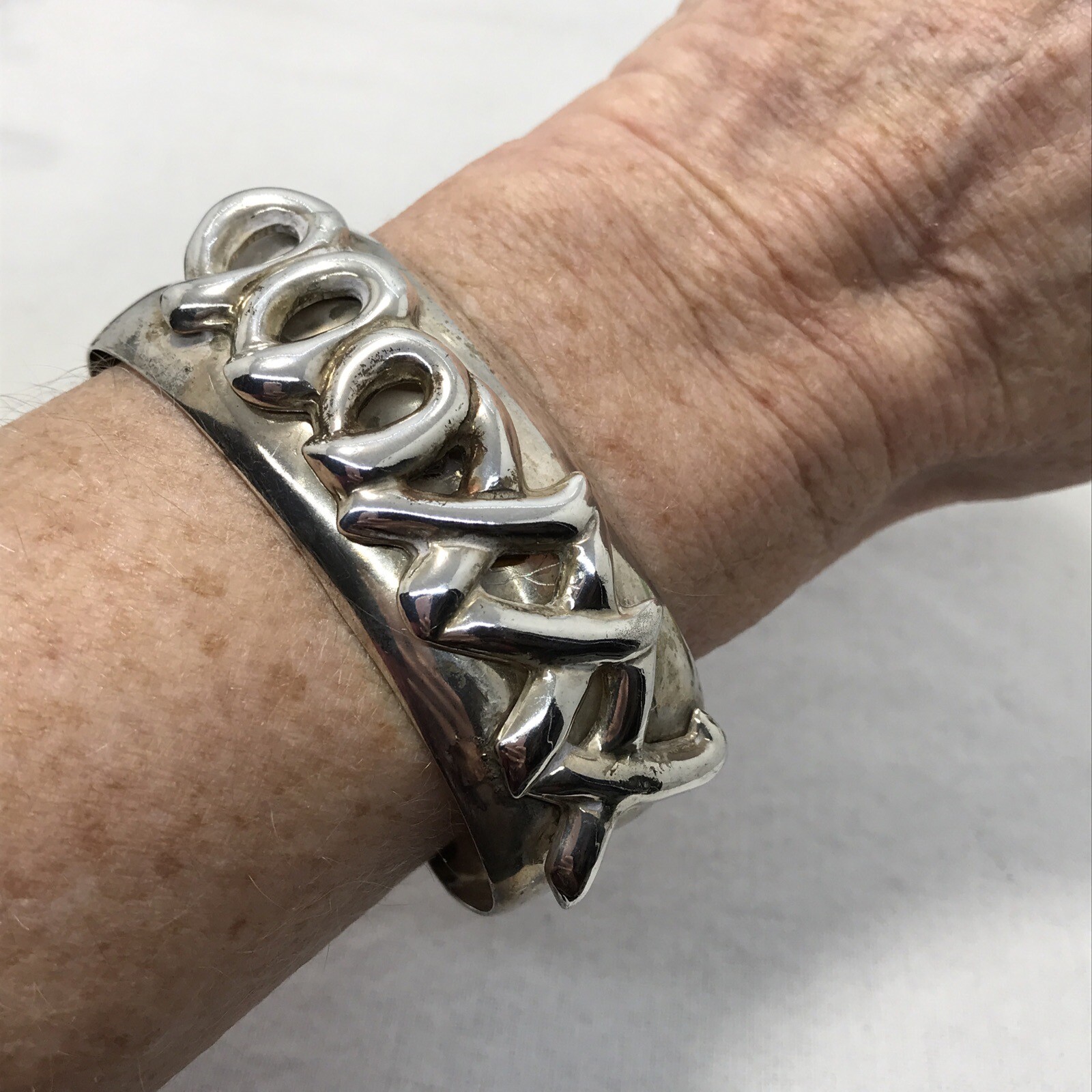 Vintage Mexico Signed 925 Sterling Silver X’s & O’s Cuff Bracelet sz 6