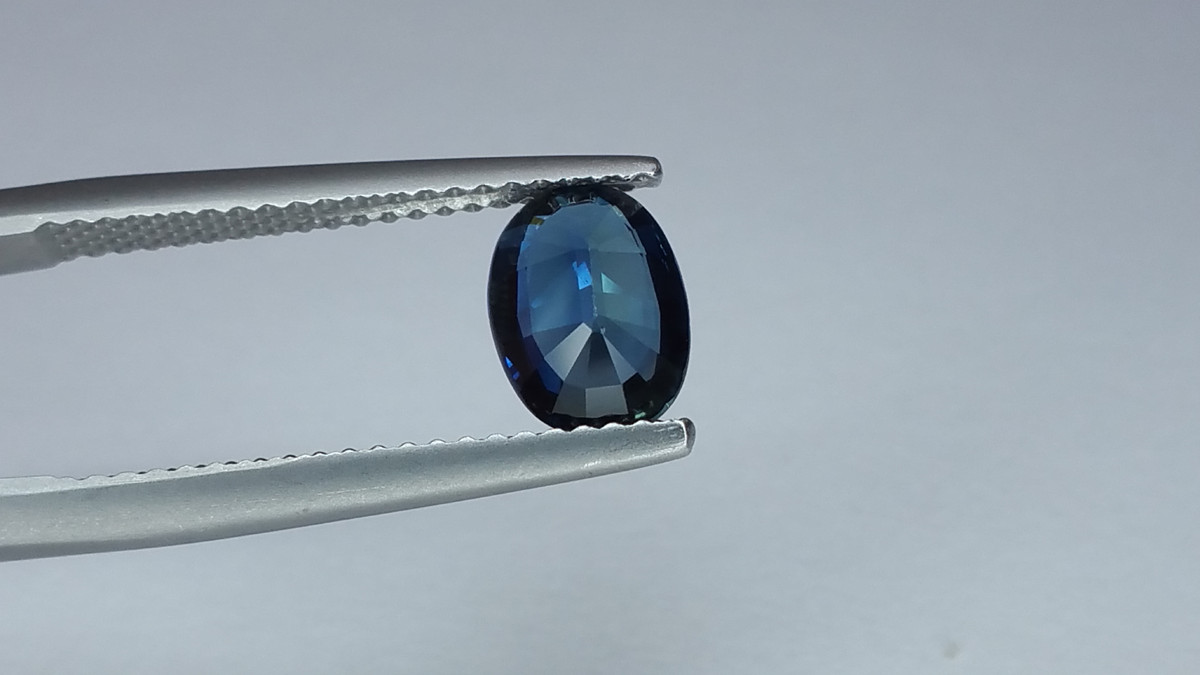 Sapphire Remarkable GIA Certified 1.38ct 8x6mm Oval
