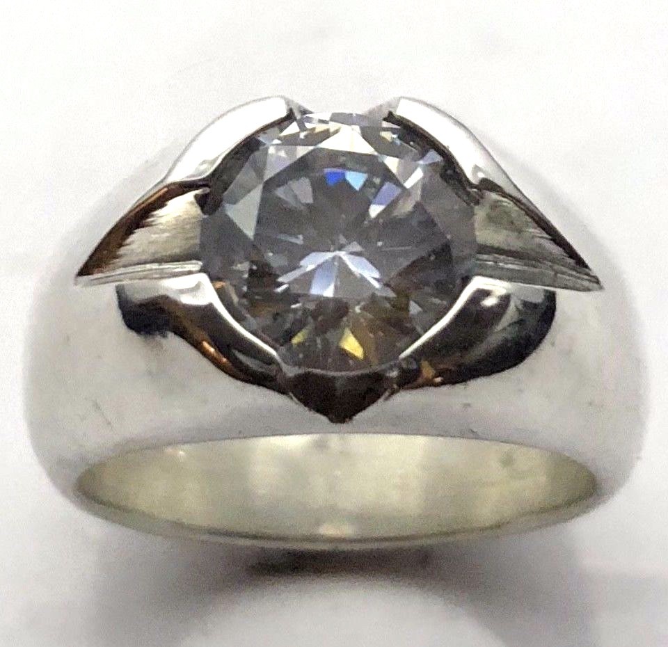 MJG STERLING SILVER MEN’S RING.V GROOVE. 10MM CUBIC ZIRCONIA. PRONG SET. SIZE 10