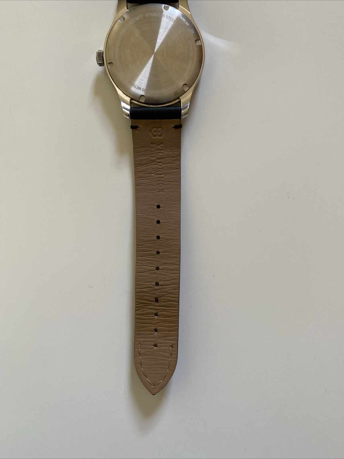 NEW VICTORINOX Alliance Men’s 241804 Silver Swiss Quartz Watch MSRP $460