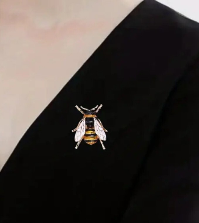 FLYING YELLOW & BLACK ENAMEL BUMBLE BEE INSECT BUG BROOCH PIN~AWARENESS RIBBON