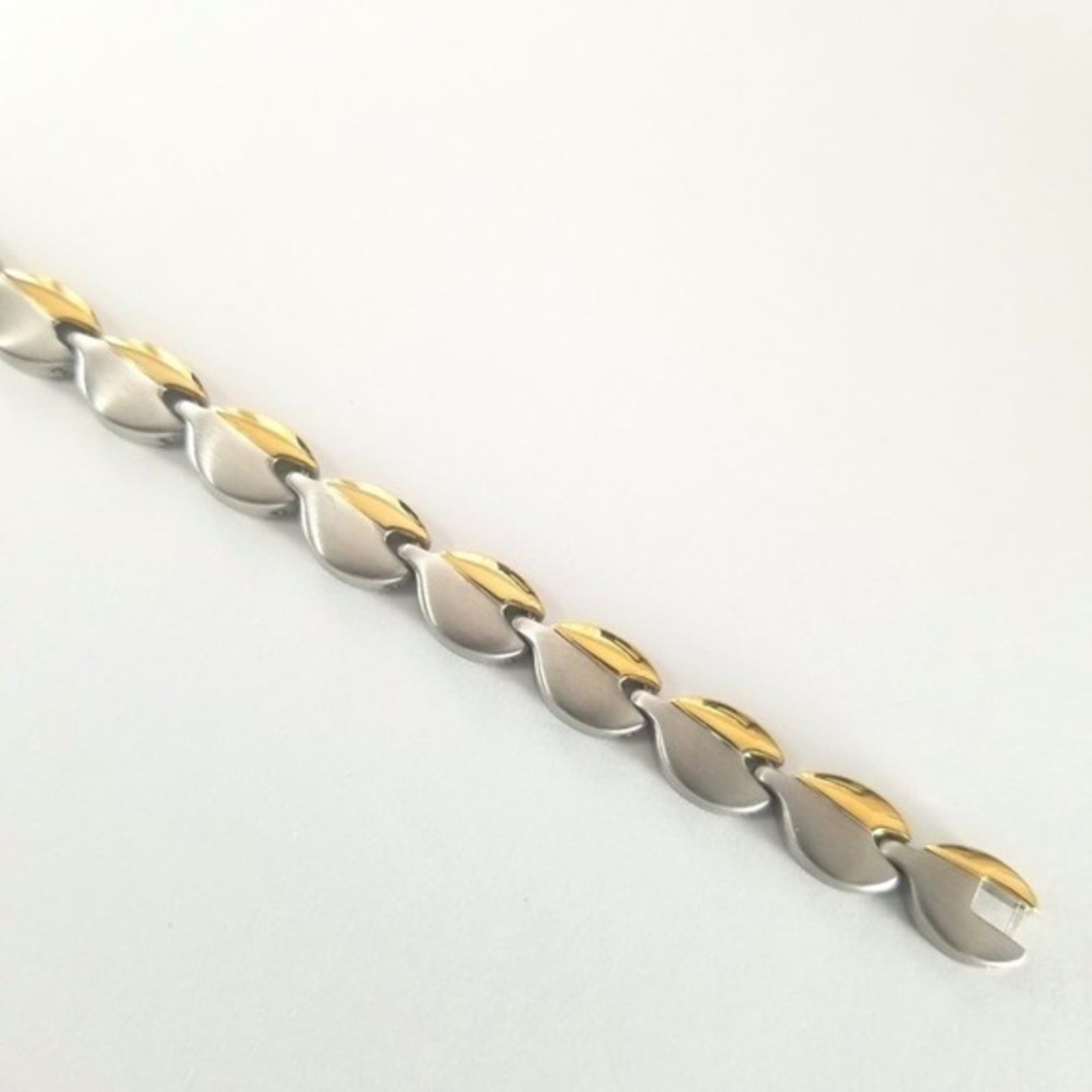 New stainless steel magnetic‎ bracelet 7.5 inches