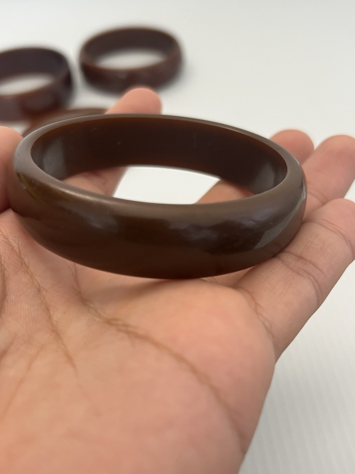 VTG Dark Brown Bakelite Bangle Bracelets – Lot of 4 – Diff Sizes – 1 Carved