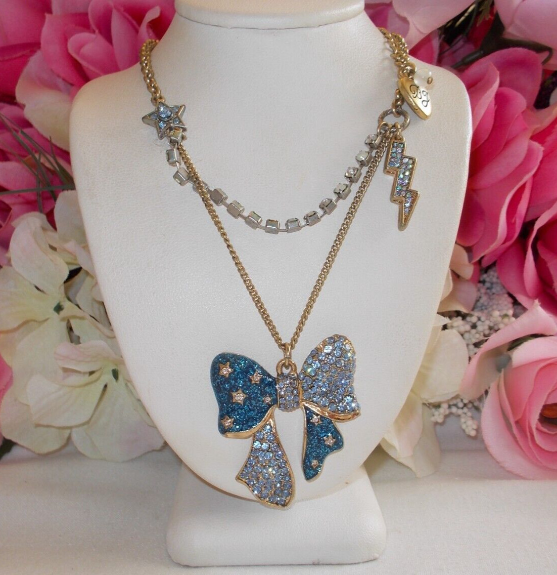 BETSEY JOHNSON LOVELY BLUE HEAVEN’S TO BETSEY PAVE CRYSTAL INLAY BOW NECKLACE