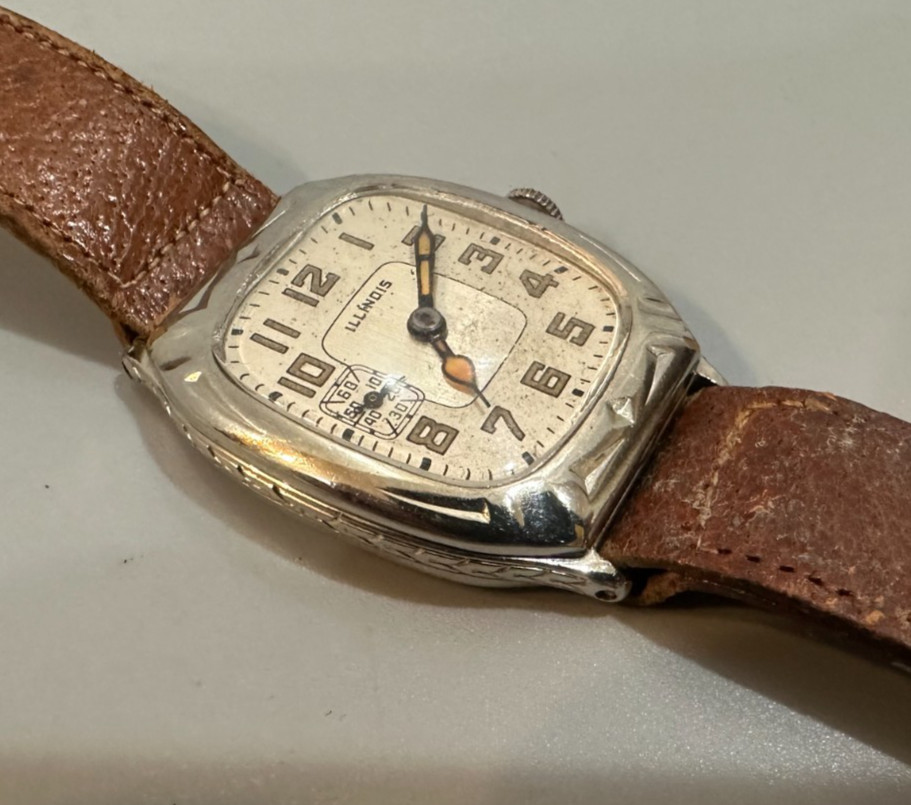 Vintage Illinois Men’s 14k gold filled 17 jewels Wristwatch 1920s, 28mm by 38mm