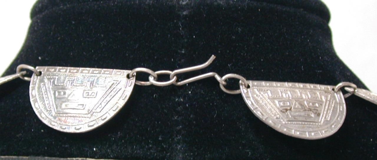 Vintage Peru 900 Silver Inca Tumi Panel Statement 16 1/2″ Necklace Choker Signed