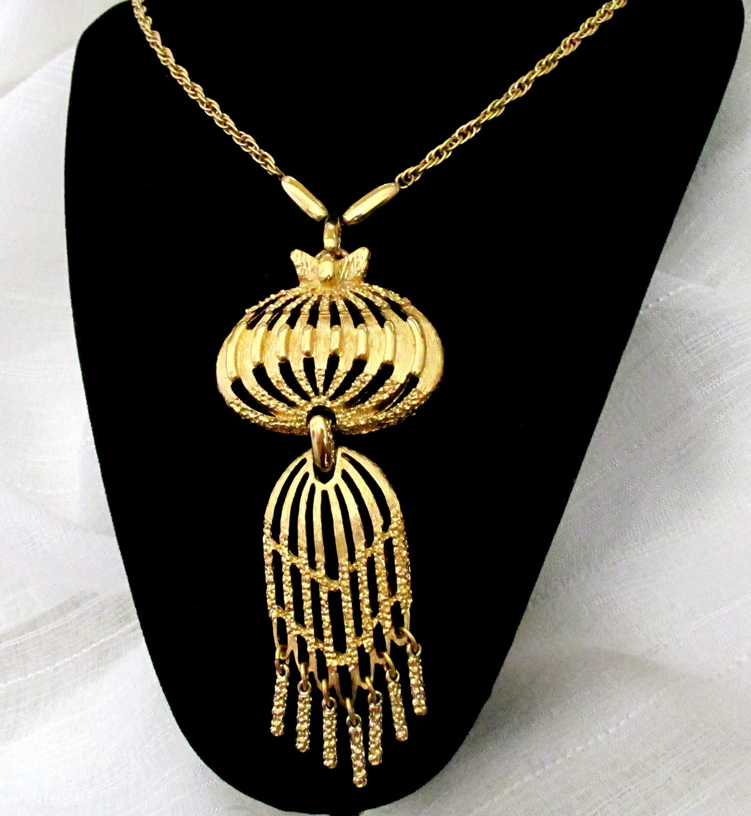 VTG RUNWAY MONET 1970 BOOK PIECE “FLORENCIA” GP ORNATE FRINGE PENDANT NECKLACE