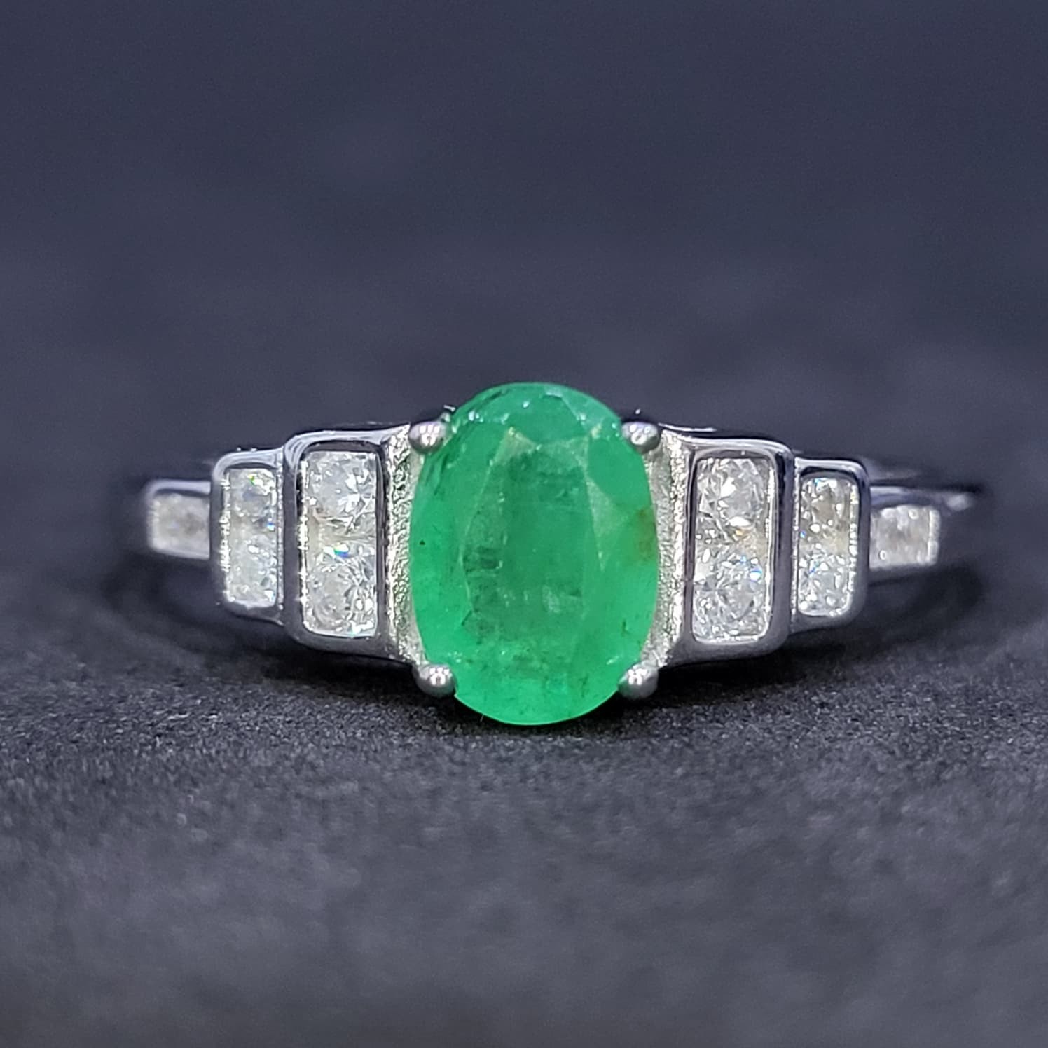 925 Sterling Silver Natural Emerald Gemstone Ring Oval Top Rich Green 9