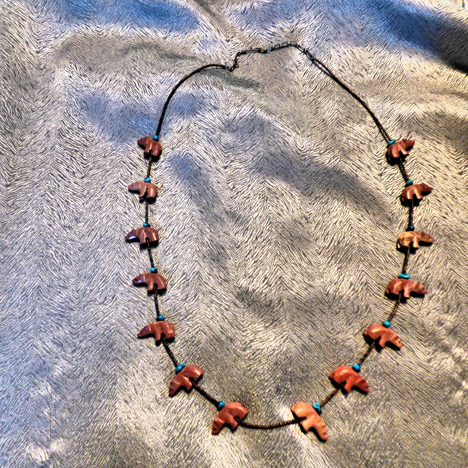 VINTAGE NAVAJO BEAR TOTEM FETISH NECKLACE WITH ULTRA FINE HEISHI