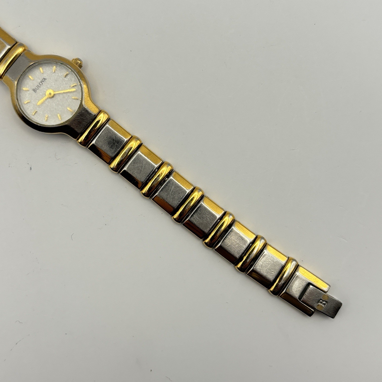 Vintage Bulova Women 98T30 Petite Gold Tone 20mm Quartz Analog Watch #7.36