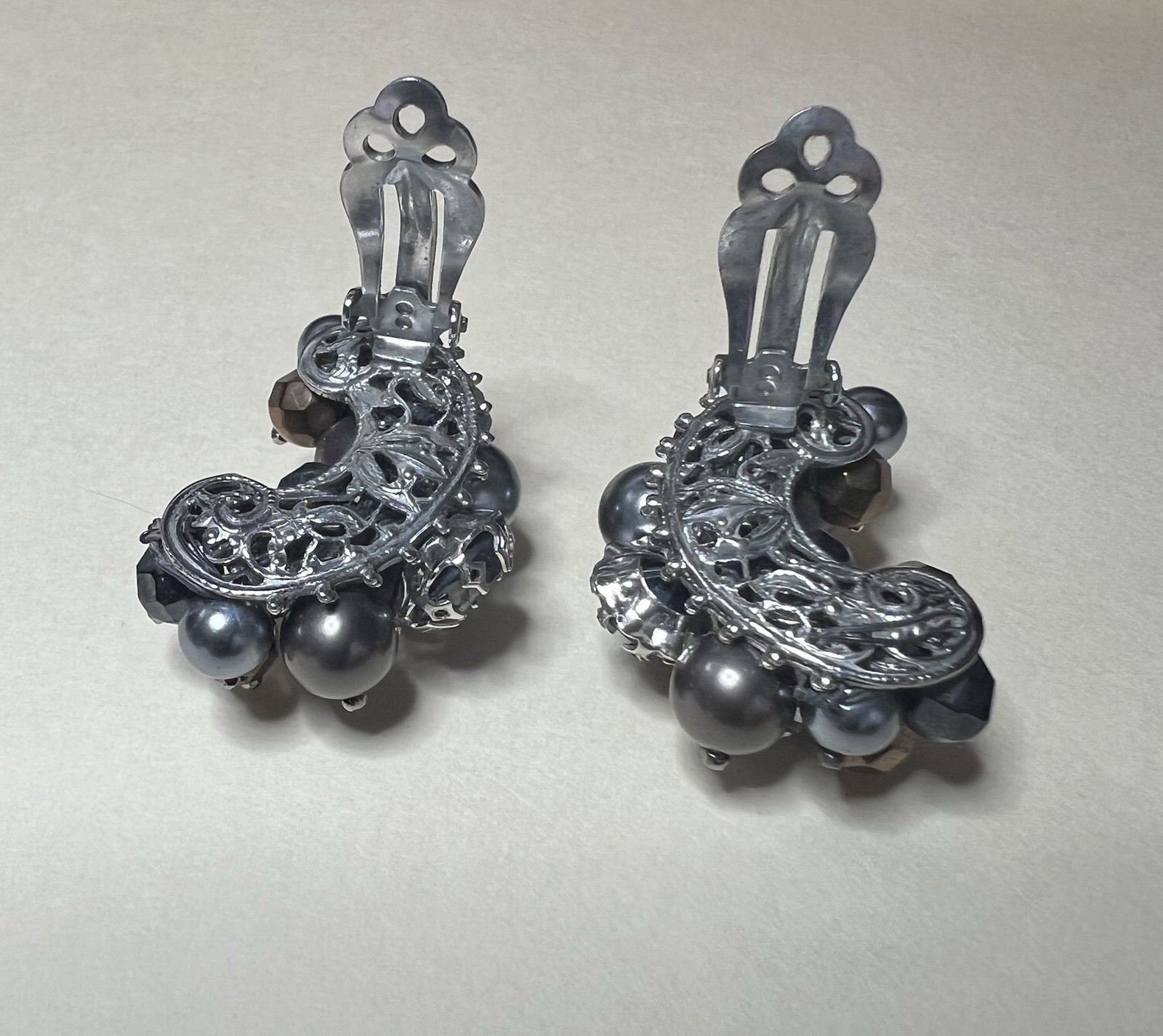 Vintage DeMario NY Silver Tone Clip-On Cluster Beaded Glass Earrings Gray/Black